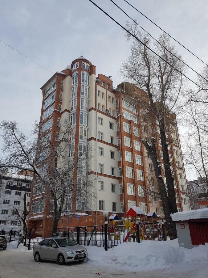 Apartament Petrovskie On Kartashova 3 Apartamento Tomsk Exterior foto